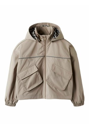 Beige hættejakke med lynlås foran, to store skrå klaplommer, elastiske manchetter og leopardmønstret for i hætten.