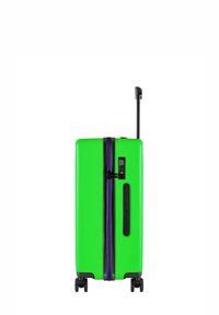 Hartschalenkoffer in leuchtendem Grün, ausgestattet mit einem lila Reißverschluss, Zahlenschloss, einem Teleskopgriff und vier Rollen für Mobilität.