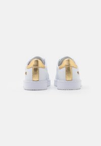 Lauren Ralph Lauren ANGELINE II METALLIC SNEAKER - Sapatilhas - white/gold