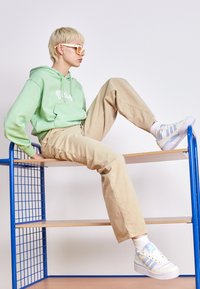 adidas Originals FORUM BOLD STRIPES - Trainers - off white/clear sky/white