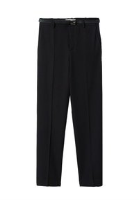 Pantalon noir ajusté avec pli avant et ceinture noire fine attachée avec boucle en argent, design à jambes droites.