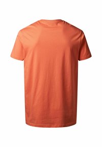 Tričko s krátkým rukávem v korálově oranžové barvě, vyrobené z měkké bavlny, s jednoduchým kulatým výstřihem a volným střihem, bez viditelných log nebo vzorů.