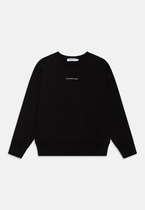 Felpa nera realizzata in tessuto morbido con scollatura a girocollo. Caratterizzata dal logo Calvin Klein Jeans ricamato in bianco sul petto.