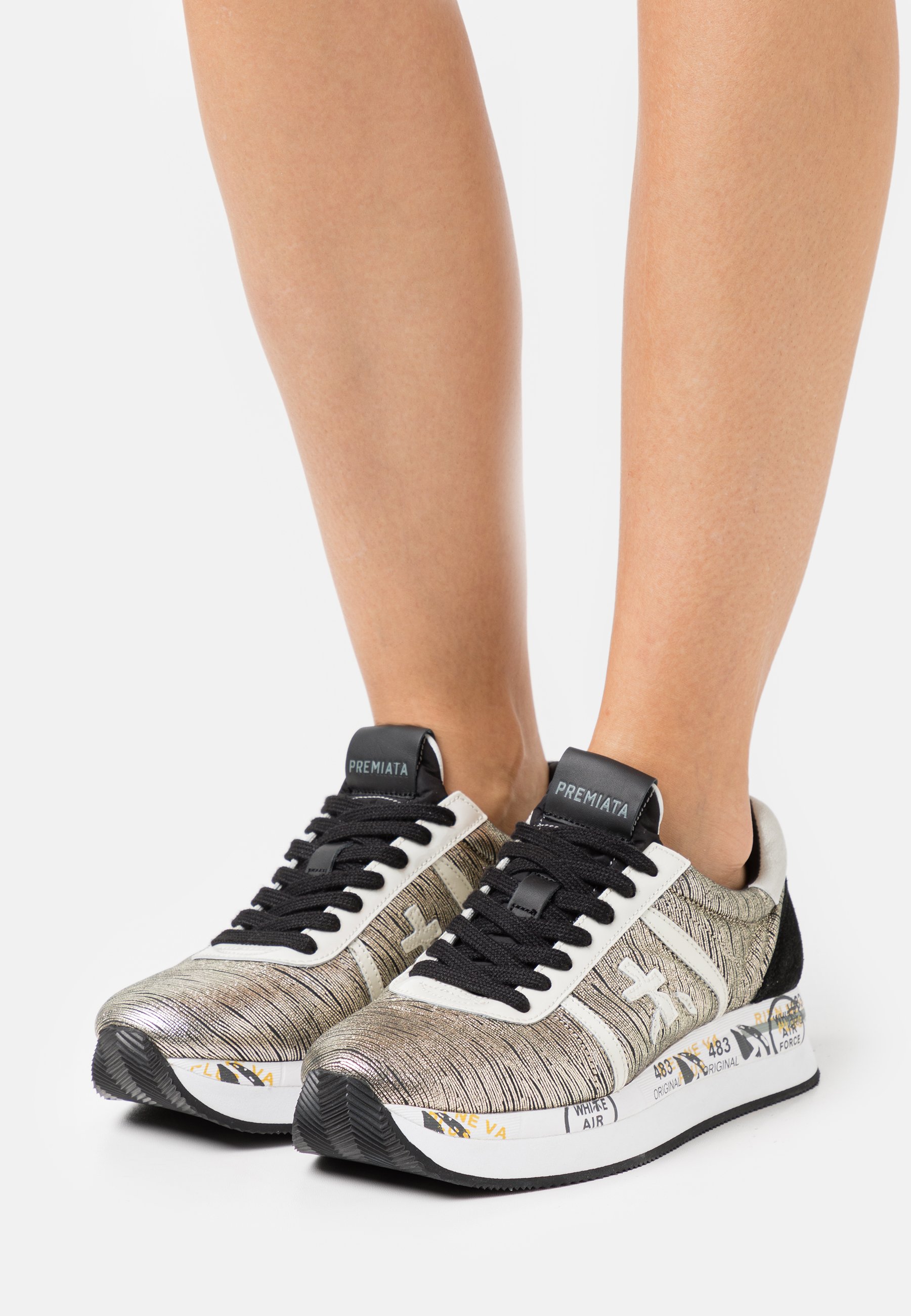 outfits de pants adidas