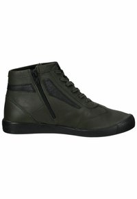 Zapatillas altas de cuero verde con una superficie texturizada, detalles en negro, un diseño de cordones en la parte frontal y una cremallera lateral para un fácil acceso.