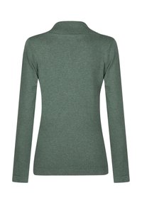 Groene langemouwen trui met een geribde kraag, zachte textuur, slim-fit ontwerp en gestikte details langs de onderkant en mouwen.