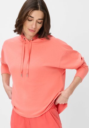 Hoodie surdimensionné corail avec une capuche à cordon, épaules dégagées et manches trois-quarts. Tissu doux avec une texture lisse.