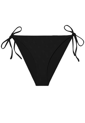 Slip bikini nero con laccetti regolabili ai lati, caratterizzato da motivo logo in rilievo sul tessuto, texture liscia e forma triangolare classica.