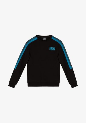 Czarna bluza z długim rękawem z niebieskimi paskami na rękawach, z napisem "EA7 Emporio Armani" oraz logo na klatce piersiowej i kołnierzu.