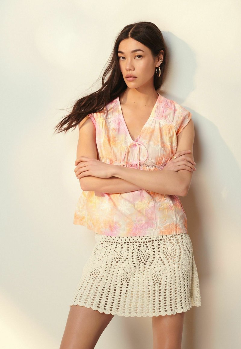 Next BRODERIE TALL - REGULAR FIT - Trükipildiga T-särk - pink tie dye