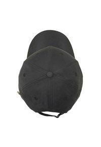 Gorra de béisbol negra con un acabado liso y mate. Presenta una corona redonda y un visera ligeramente curvada. Incluye una correa ajustable en la parte trasera.