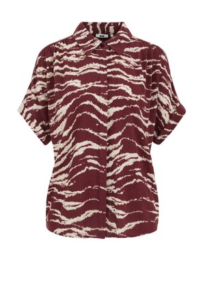 Chemise à manches courtes bordeaux avec rayures zèbre crème, dotée d'un col et d'un tissu texturé. Conception boutonnée sur le devant.