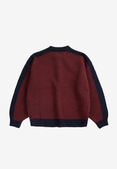 Pull en maille à manches longues avec corps bordeaux et manches, poignets, col et ourlet bleu marine, présenté à plat vu de dos.
