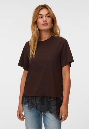 Vero Moda, VMBRIT SS O-NECK LACE T-SHIRT JRS - T-shirt imprimé - chocolate torte