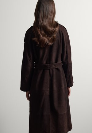 Stefanel, DOUBLE-BREASTED TRENCH WITH BELT, REGULAR FIT. - Trench - dark brown