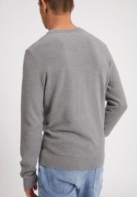 ARMEDANGELS Stickad tröja - mottled grey