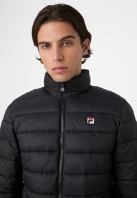 Fila MILANO REGULAR THIN PUFFER - Giacca da mezza stagione - black