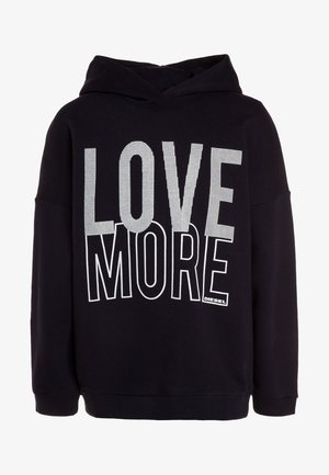 Sweatshirt à capuche noir avec le texte blanc "LOVE MORE". Il dispose d'un design facile à porter et d'un ourlet côtelé. La texture du tissu semble douce et confortable.