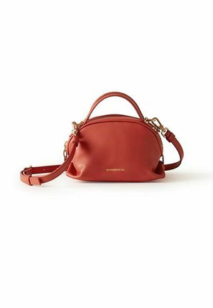 Petit sac à main en cuir rouge avec poignée supérieure et bandoulière ajustable, ferrures dorées et logo BORBONESE sur le devant.