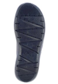 Dunkelblaue Gummisohle mit strukturierter Oberfläche und diagonalen Rillen für Traktion, mit kreisförmigen Perforationen und einem sichtbaren Logo.