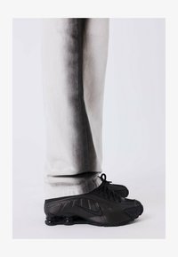 Selezionato, blanc cassé