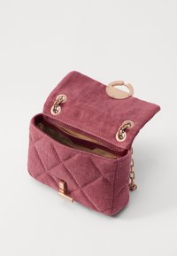 Vanessa Bruno NANO MOON - Keresztpántos táska - grenat