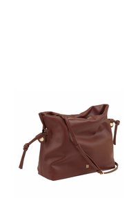 Bruine leren tas met een slouchy ontwerp, verstelbare schouderband, gouden hardware accenten en geknoopte details aan de zijkanten. Glad textuur.