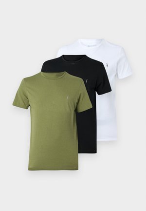 Trīs īsām piedurknēm t-krekli olīvu zaļā, melnā un baltā krāsā. Katram ir apaļa kakla izgriezums un neliels logotips kreisajā krūtīs.