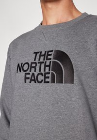 The North Face M DREW PEAK REGULAR CREW - Sudadera - medium grey heather