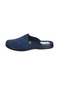 Pantofole blu navy realizzate in morbido camoscio con suola in gomma nera e bordino elastico. Presentano un'etichetta con logo sul lato. Design con retro chiuso.