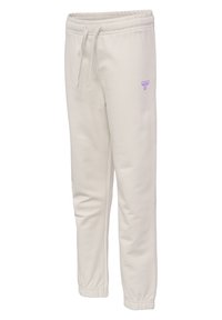 Vita sweatpants med elastisk midja och snöre, ribbad muddar och en liten lila logotyp på vänster lår.