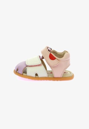 Sandales pour enfants avec un design multicolore en rose clair, blanc et lavande. Présentent des brides auto-agrippantes et un style à bout ouvert. Semelle en caoutchouc.