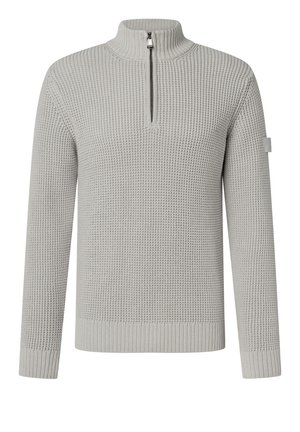 Hellegrauer gestrickter Pullover mit einem Viertel-Reißverschluss am Ausschnitt, gerippten Bündchen und Saum, der über eine subtile Textur und ein markiertes Patch am Ärmel verfügt.