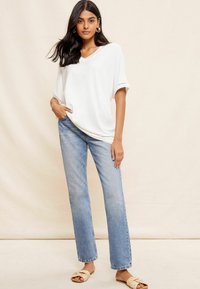 Friends Like These SHORT SLEEVE V NECK CROCHET - T-shirt med print - cream