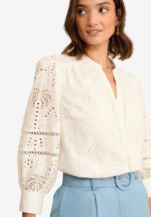 REGULAR FIT - BRODERIE V NECK BUTTON THROUGH  - Blúzka - white