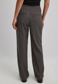 NA-KD TAILORED DARTED HIGH WAIST  - Broek - grey