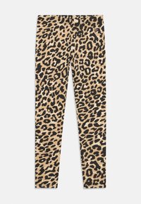 Beige en zwarte luipaardprint legging met een slim fit en een kleine metalen embellissement nabij de taille op een witte achtergrond.