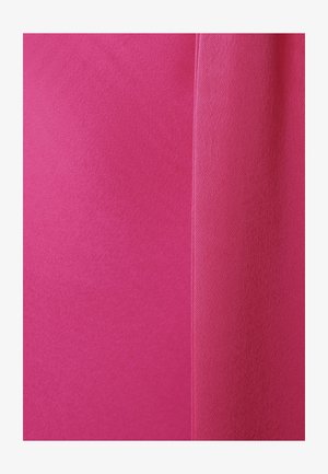 Helles pinkes Gewebe mit einer weichen Textur, das eine glatte Oberfläche und einen leichten Glanz aufweist, mit einem nahtlosen Design.