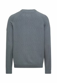 Pull gris à manches longues avec encolure ronde. Comprend des poignets et un ourlet côtelés, un motif en maille texturée, sans logos ni ornements visibles.