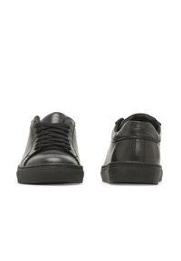 RYŁKO Zapatillas - black