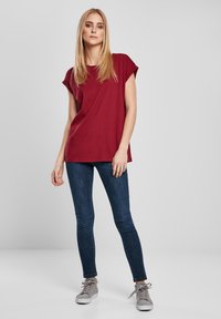 Urban Classics EXTENDED SHOULDER TEE - T-shirts - Bordeaux