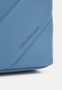 Calvin Klein Jeans MICRO TOTE  - Borsa a mano - dusk blue