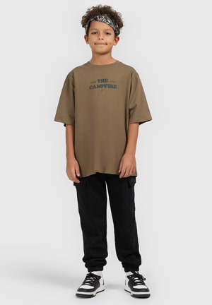 4F, 4F T-SHIRT LOOSE Z NADRUKIEM CHŁOPIĘCY - SZARY 140 (9-10 LAT) - T-shirt print - khaki