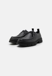YOURTURN UNISEX - Šnurovačky - black