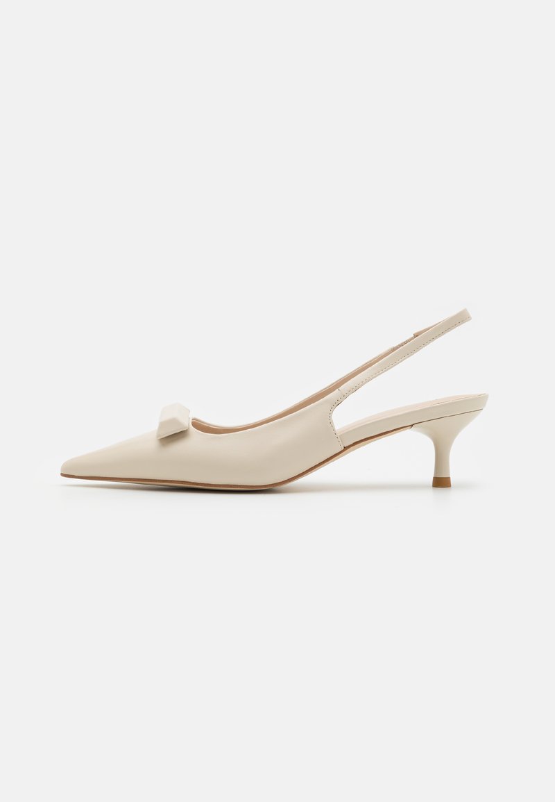Marc Cain Klassikalised kontsakingad - off white