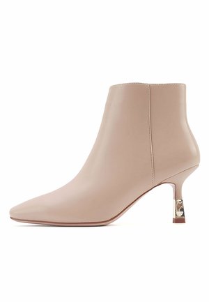 Nine West, Boots à talons - nude