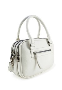 Witte gestructureerde leren handtas met dubbele rits, één vo pocket en korte handvatten. Voorzien van zilverkleurige hardware en een compacte rechthoekige vorm.