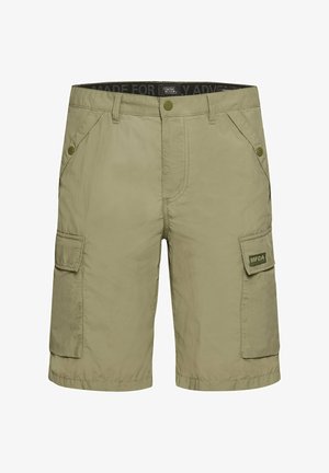 Khaki szorty cargo wykonane z lekkiego materiału, z dwiema kieszeniami po bokach i kieszenią z klapką na nodze, ze wszytym pasek.