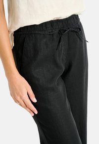 BRAX Tygbyxor - black