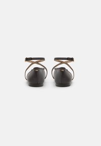 MICHAEL Michael Kors COLLETTE FLEX BALLET - Babies - chocolate